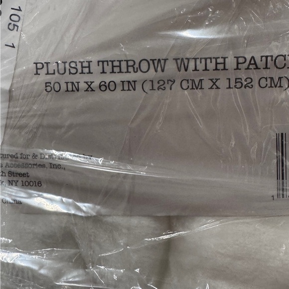 Rae Dunn “Family” 50” x 60” white super soft throw with black letters- NIP - Picture 2 of 3